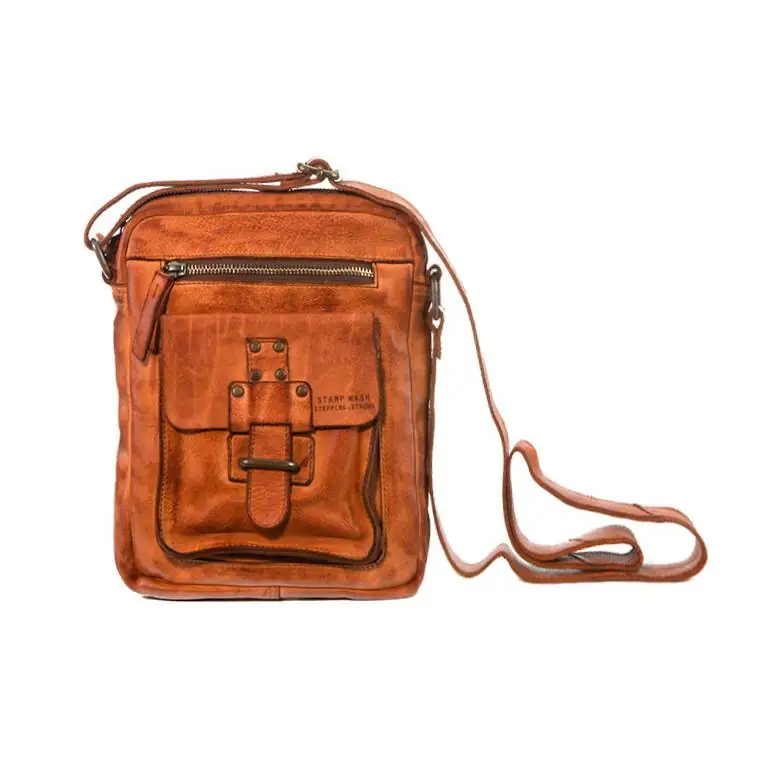 Bolso STAMP · Bandolera Mediana · Piel Lavada · Color Cuero y Negro · Coleccion Atlas - Imagen 3