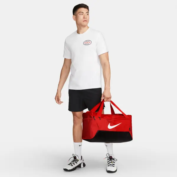 NIKE – Bolsa de Deporte Nike Brasilia 9.5 Roja DM3976-657 41L Unisex Gimnasio Viaje - Imagen 7