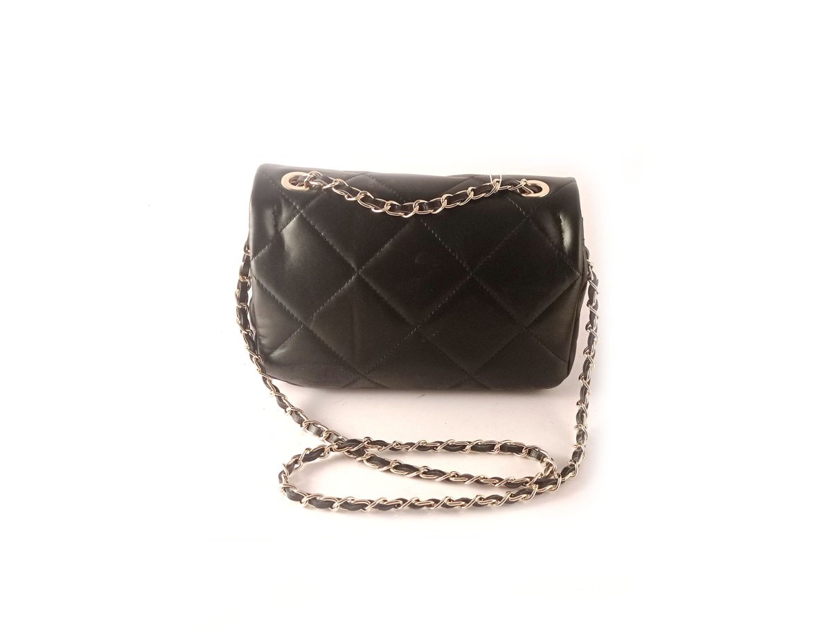 Bolso bandolera acolchado tipo chanel en piel negro - Imagen 4