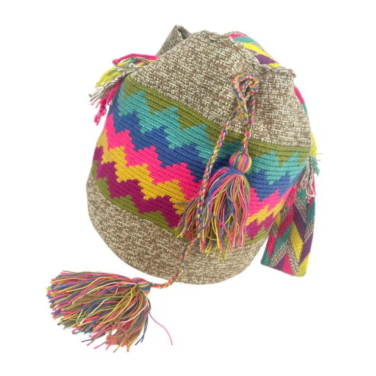 Bolso Mochila Wayuu Colombia Grande Artesanal con Diseño Multicolor Exclusivo - Imagen 8