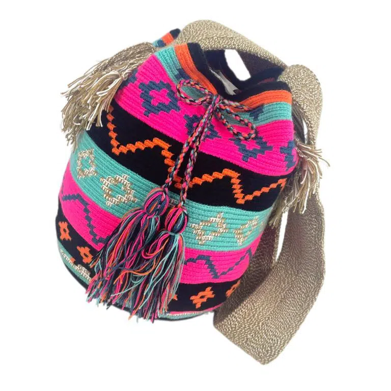 Bolso Mochila Wayuu Colombia Grande Artesanal con Diseño Multicolor Exclusivo - Imagen 4