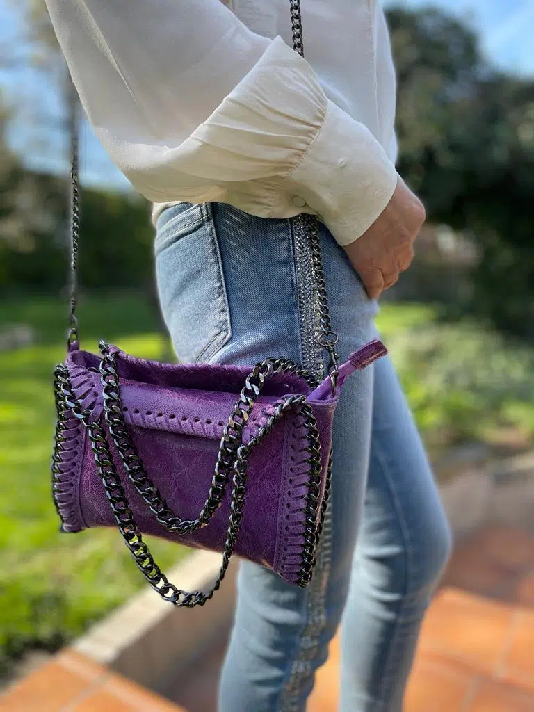 Bolso de Piel para Mujer con Asas Cortas tipo Cadena y Efecto Metalizado - Imagen 4