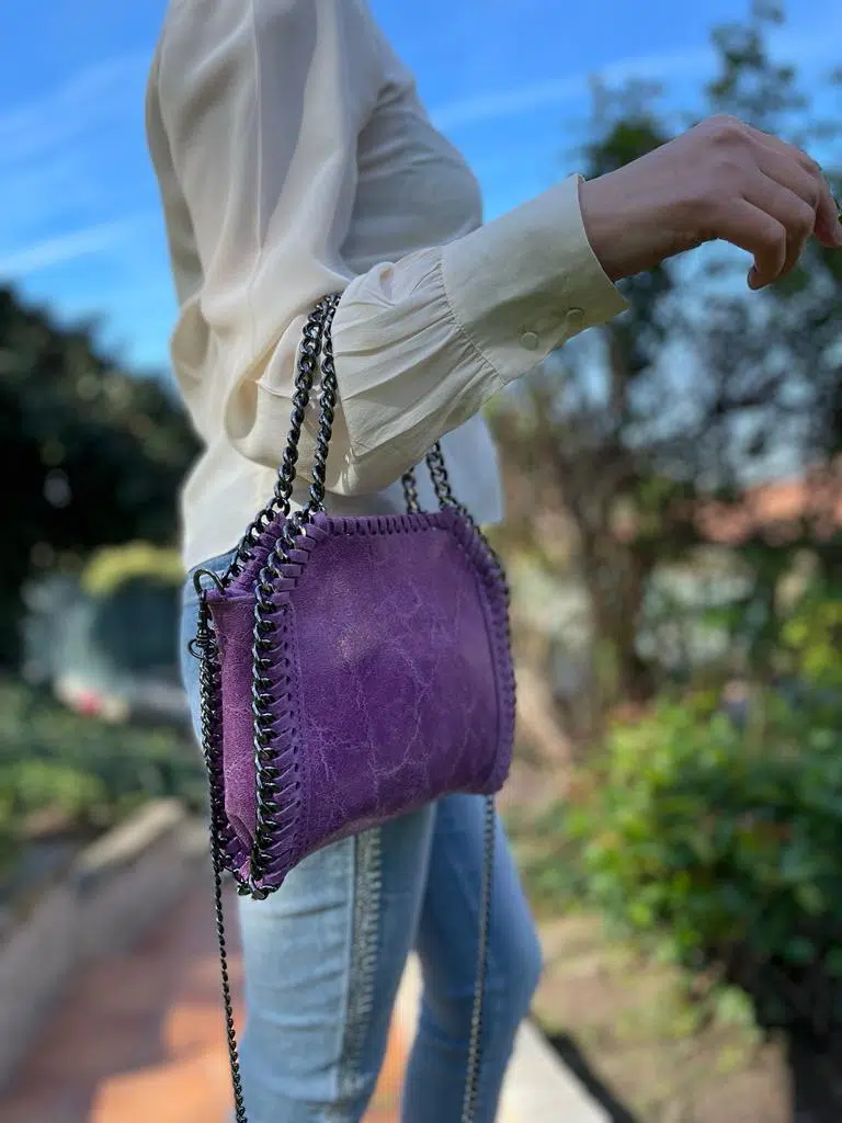 Bolso de Piel para Mujer con Asas Cortas tipo Cadena y Efecto Metalizado - Imagen 2