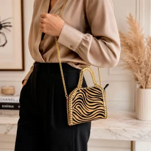 Bolso de Piel Italiana con Diseño Animal Print y Cadena Dorada para Mujer