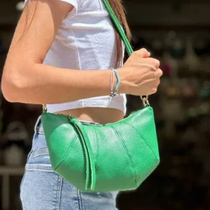 Bolso Bandolera de Mujer en Piel Italiana con Diseño Medialuna y Tira Bandolera