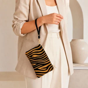 Cartera en Piel Italiana con Pelito, Diseño Animal Print, Cremallera y Asa Corta Extraíble para Mujer