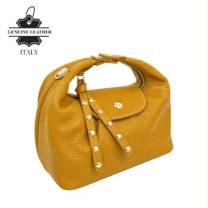 Elegante Bolso de Piel Italiana con Cadena Dorada y Doble Solapa para Mujer