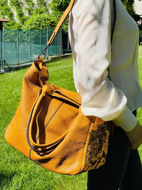 Bolso de Hombro Sintético para Mujer con Gran Capacidad y Lentejuelas Laterales - Imagen 2
