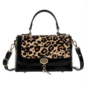 Bolso de Mano Sintético tipo Charol con Solapa Animal Print y Tachuelas Decorativas Mujer
