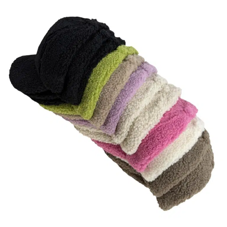 Gorra Sintética Estilo Borreguito con Colores Lisos y Efecto Peluche para Mujer - Imagen 3