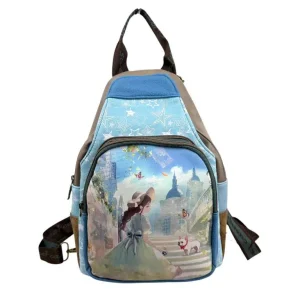 Mochila Sintética de Mujer con Diseño de Muñeca, Bolsillo Frontal y Solapa Superior.