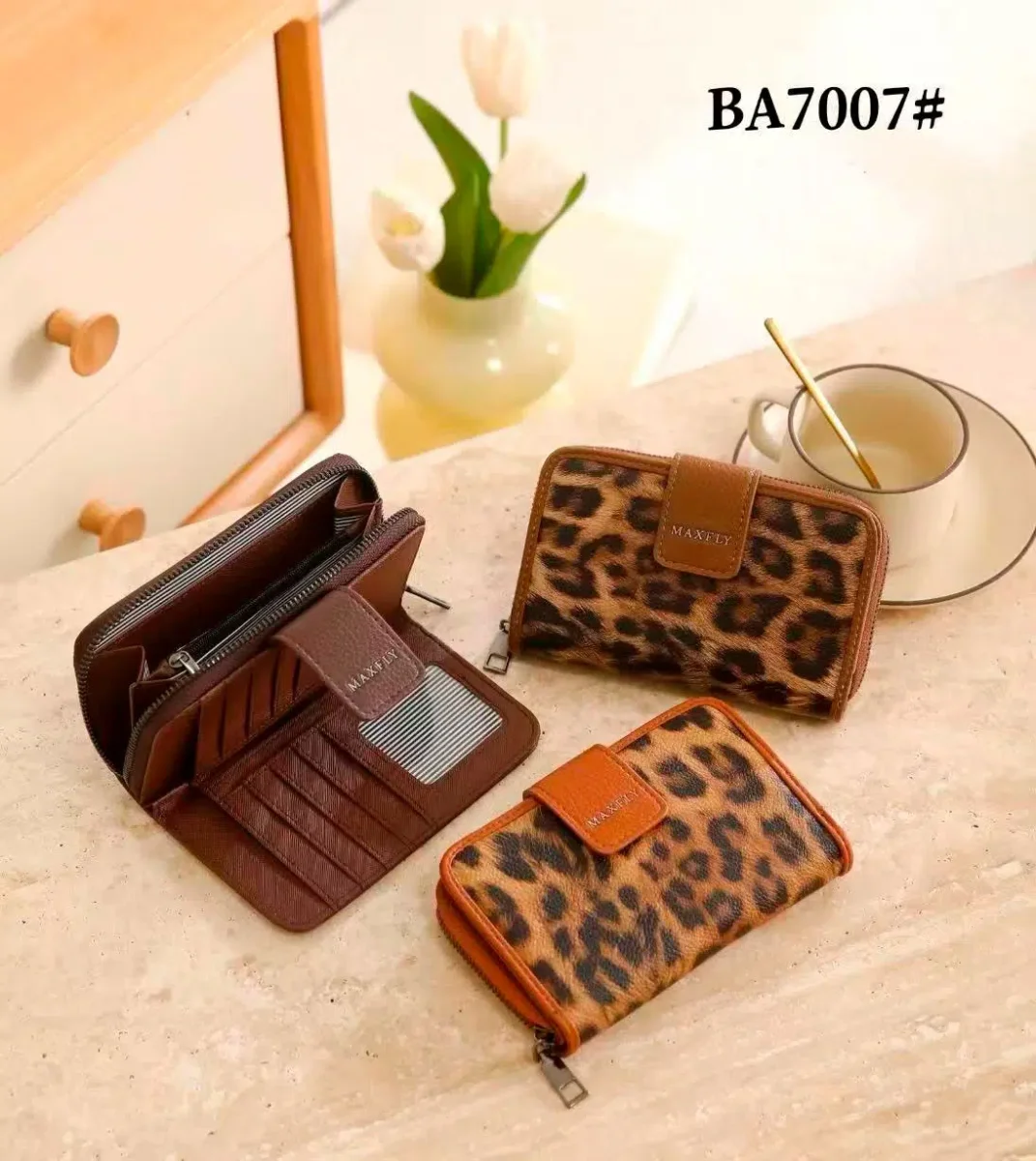 Monedero Sintético Maxfly con Diseño Lepardo, Solapa de Botón y Cremallera para Mujer