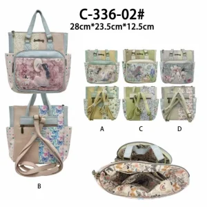 Mochila Sintética con Diseño Muñeca Sweet Candy, Compartimentos y Bolsillos Exteriores para Mujer