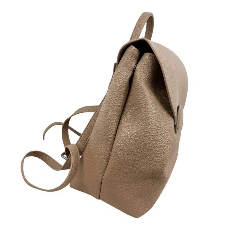 Mochila Sintética de Gran Calidad Diana & Co Firenze con Solapa y Bolsillos Internos para Mujer - Imagen 7