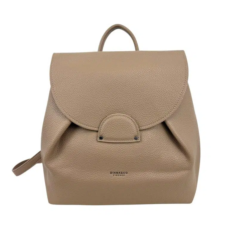 Mochila Sintética de Gran Calidad Diana & Co Firenze con Solapa y Bolsillos Internos para Mujer