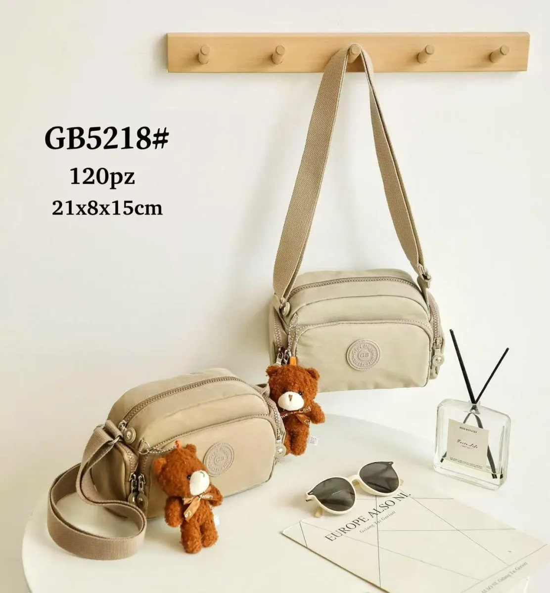 Bolso Bandolera en Nylon para Mujer con Osito Decorativo y Multicompartimentos con Cremallera