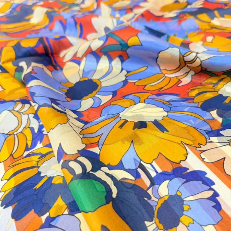 Amplia Bufanda de Mujer en Seda 100% con Bonito Diseño y Gran Calidad - Imagen 4