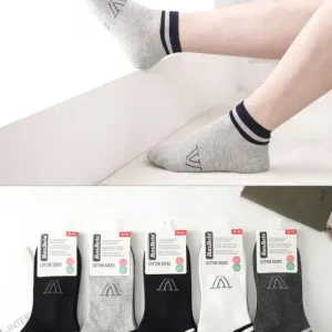 Calcetines Cortos de Hombre en Algodón Peinado con Diseño “V” y Rayas de Colores Decorativas