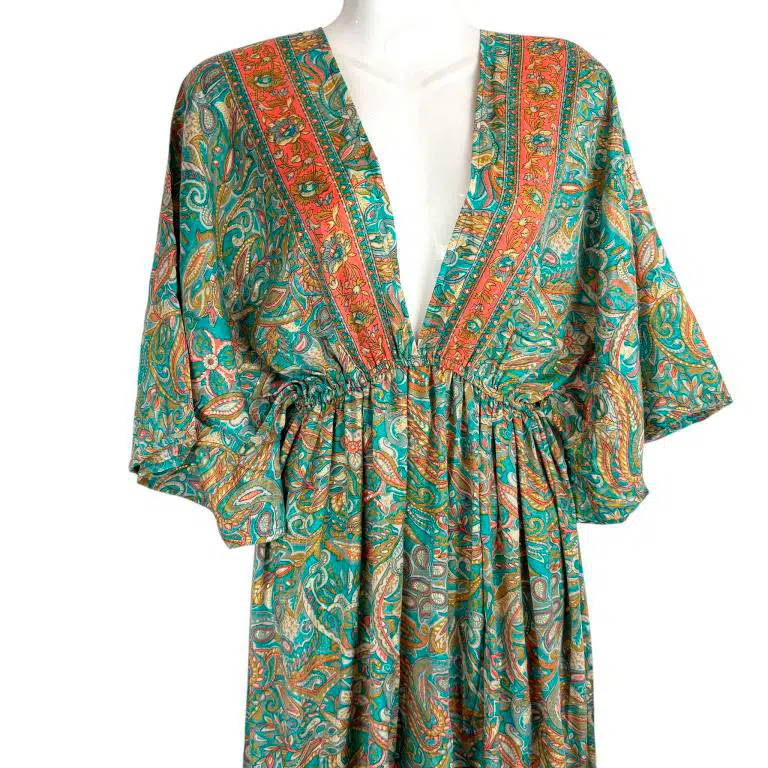 Vestido Largo Artesanal de Seda para Mujer con Diseño Multicolor y Cierre de Tira en Cuello - Imagen 5