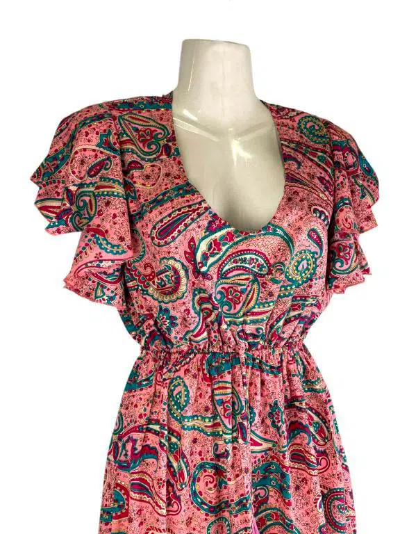 Cómodo y Ligero Vestido Artesanal en Seda India con Volantes, Escote y Talla Única para Mujer - Imagen 4