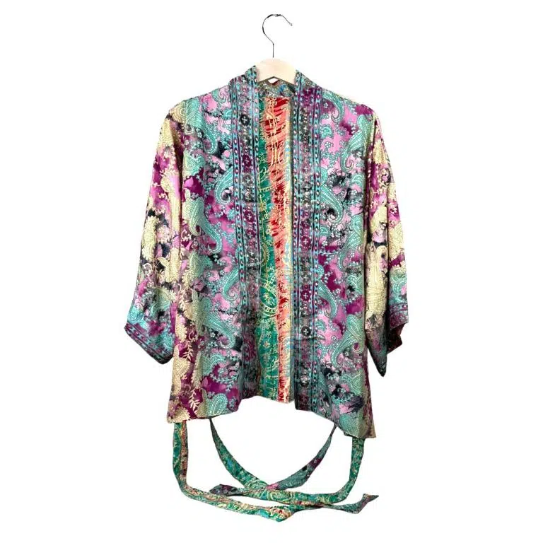 Kimono Reversible Corto de Seda para Mujer con Diseño Exclusivo y Talla Única - Imagen 5