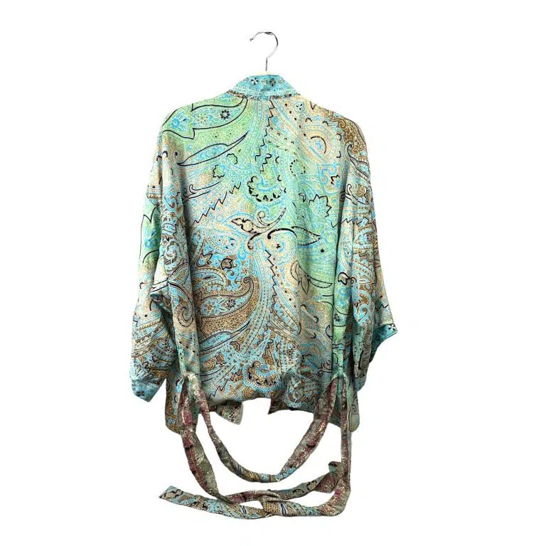 Kimono Reversible Corto de Seda para Mujer con Diseño Exclusivo y Talla Única - Imagen 7