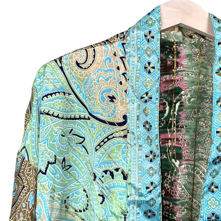 Kimono Reversible Corto de Seda para Mujer con Diseño Exclusivo y Talla Única - Imagen 8
