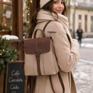 Amplia Mochila Sintética Bicolor con 3 Compartimentos y Botones Laterales para Mujer