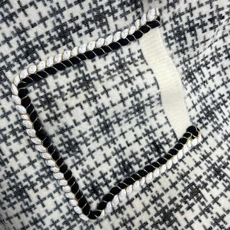 Chal Check Tweed de mujer con bolsillos, mangas y flecos - Imagen 6