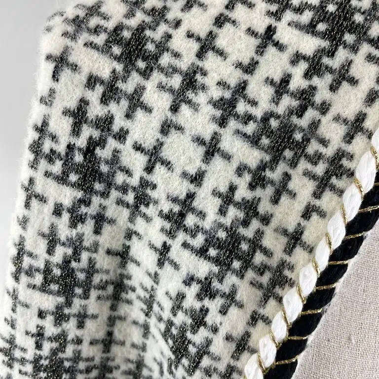 Chal Check Tweed de mujer con bolsillos, mangas y flecos - Imagen 5