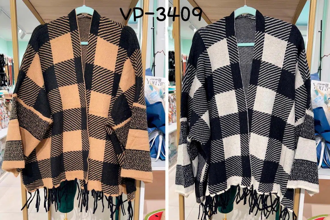 Precioso Poncho de Mujer Con Diseño Cuadrados y Flecos Decorativos - Imagen 6