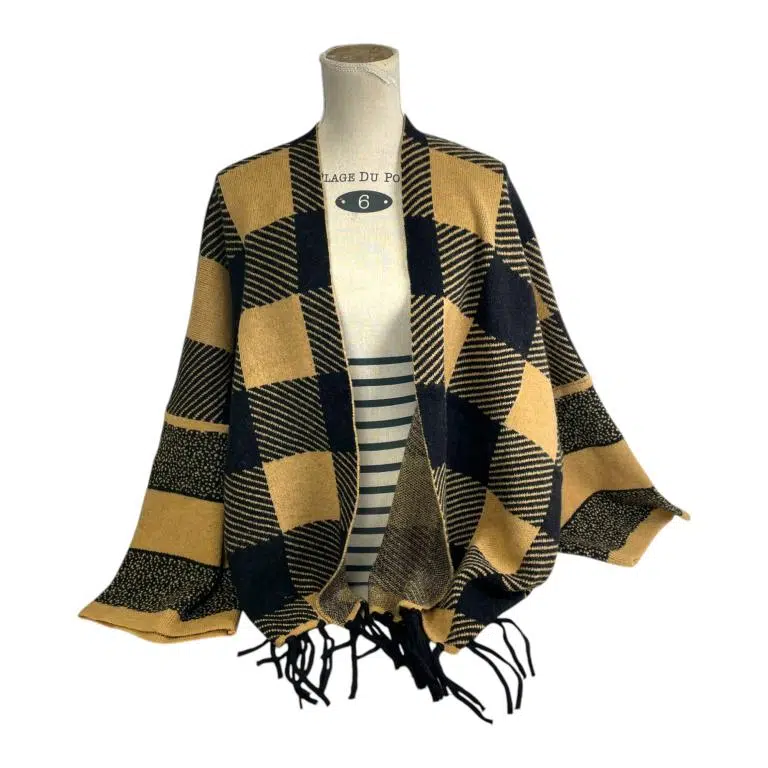 Precioso Poncho de Mujer Con Diseño Cuadrados y Flecos Decorativos - Imagen 2