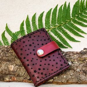 Cartera pequeña estrellas roja