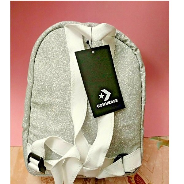 CONVERSE – Mini Mochila Converse x Miley Cyrus Plata Glitter 20x25x11 cm Mujer Edición Limitada - Imagen 6
