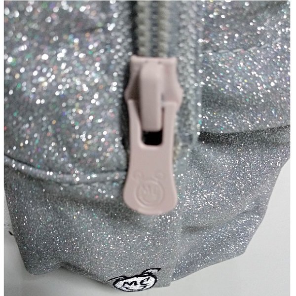 CONVERSE – Mini Mochila Converse x Miley Cyrus Plata Glitter 20x25x11 cm Mujer Edición Limitada - Imagen 4