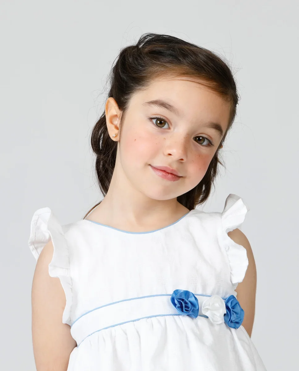 Vestido de bebé blanco con flores azules - Imagen 7