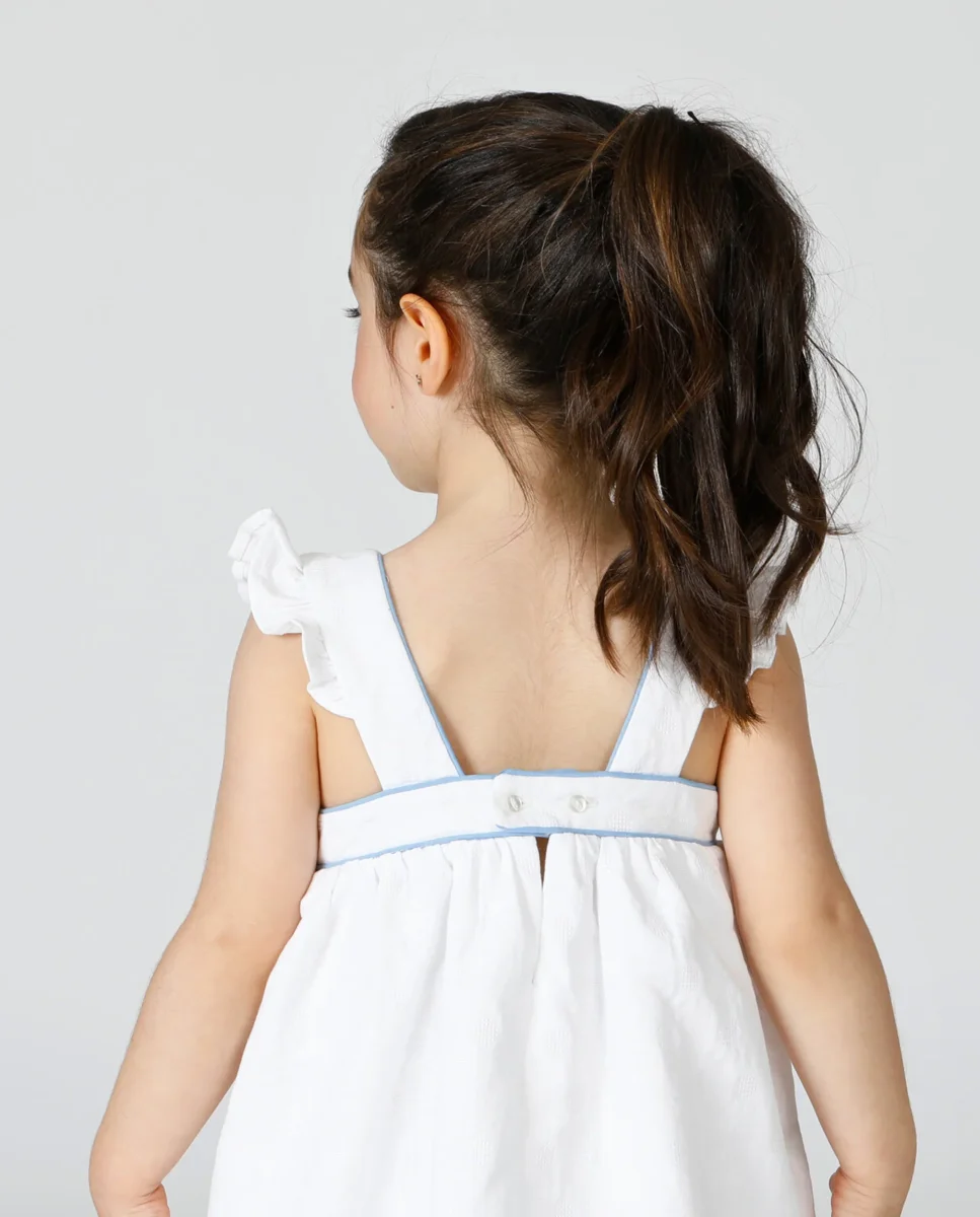 Vestido de bebé blanco con flores azules - Imagen 9