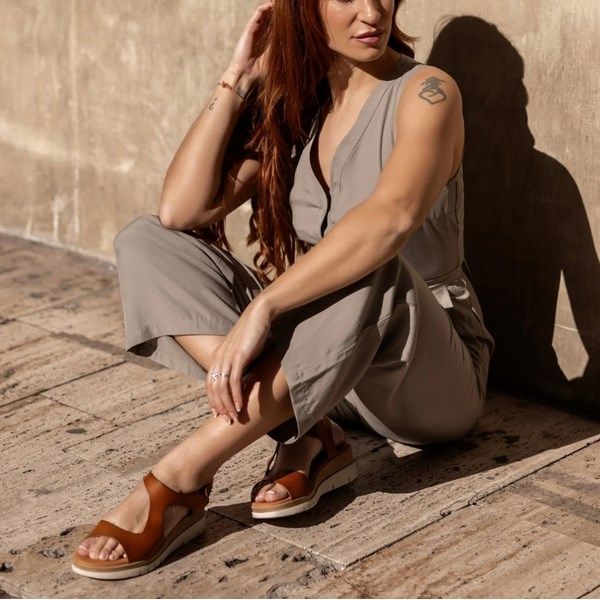 Sandalias para mujer de piel con cuña media Marila Shoes Allen avellana - Imagen 7