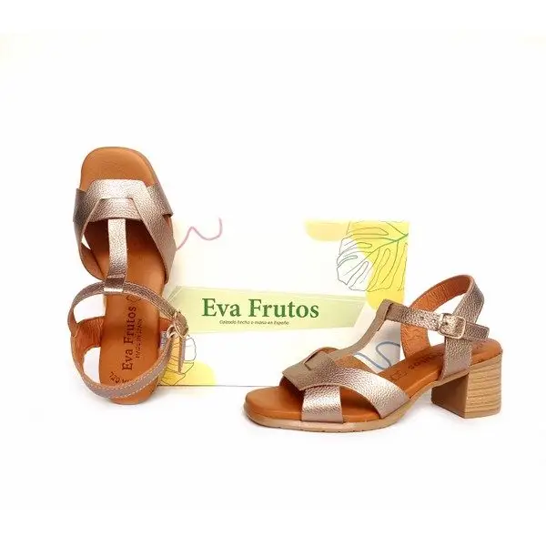 Sandalias de tacón bajo Eva Frutos taupe metalizado - Imagen 5