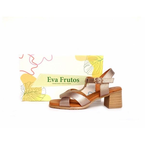 Sandalias de tacón bajo Eva Frutos taupe metalizado - Imagen 2