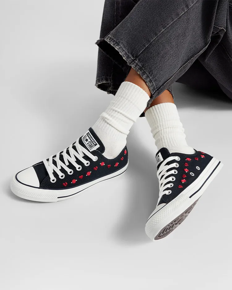 CONVERSE – Converse Chuck Taylor Negras con Corazones Mujer San Valentín - Imagen 9