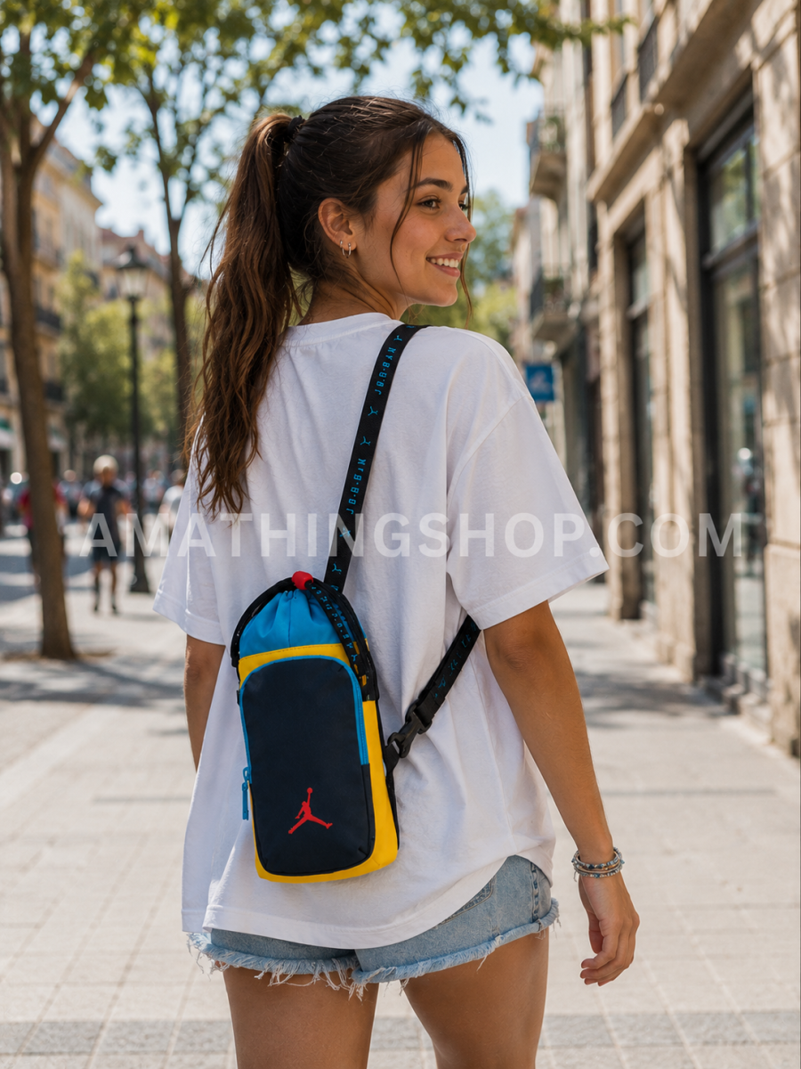 NIKE – Bandolera Portabotellas Jordan Water Bottle Holder Azul Amarillo 9A0594-Y0H - Imagen 6