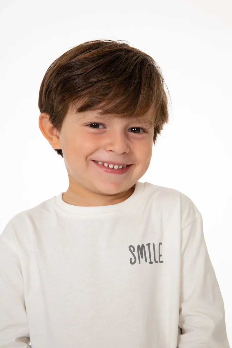 Camiseta manga larga bebé niño en color crudo con texto smile - Imagen 4