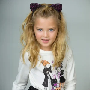 Camiseta manga larga de niña color crudo con dibujo de brujas