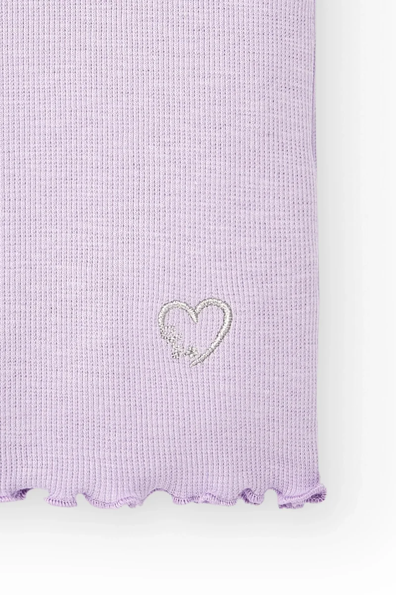 Camiseta de niña morado detalle corazón plateado - Imagen 5