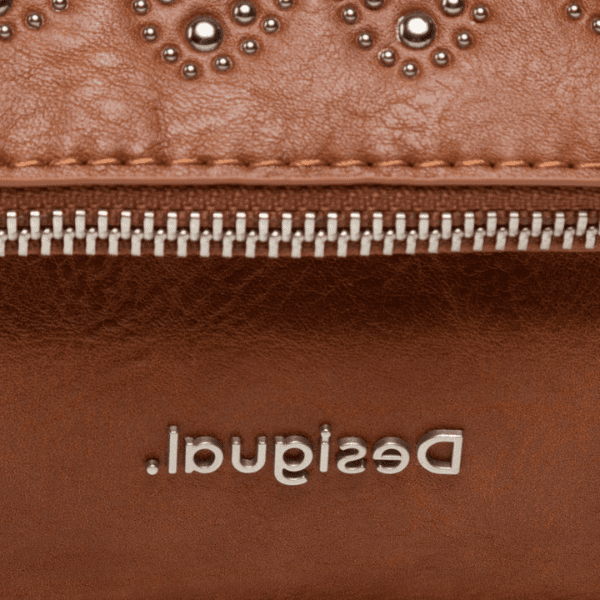 DESIGUAL – Bolso Desigual Mujer Marrón Bandolera Venecia Tachas - Imagen 5