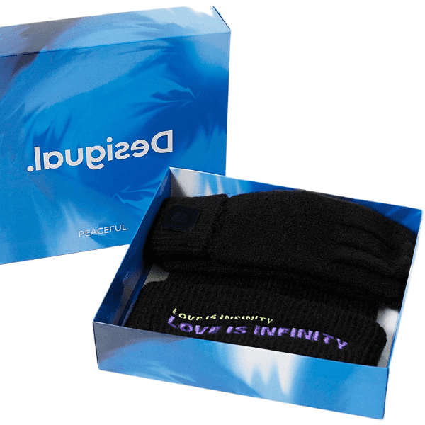 DESIGUAL – Pack Regalo Gorro y Guantes Negro Love is Infinity Mujer - Imagen 5