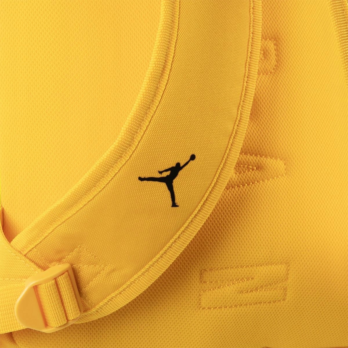NIKE – Mochila Jordan Eco Daypack Amarilla 9A0833-Y3E para Colegio, Viaje y Portátil - Imagen 6