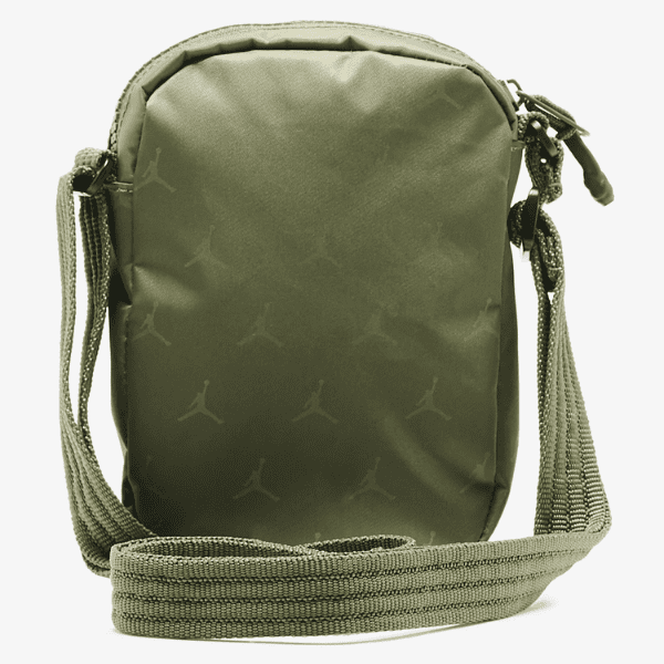 NIKE – Bolso Bandolera Jordan Jacquard Festival Bag – Verde Caqui con Logo Metálico - Imagen 5