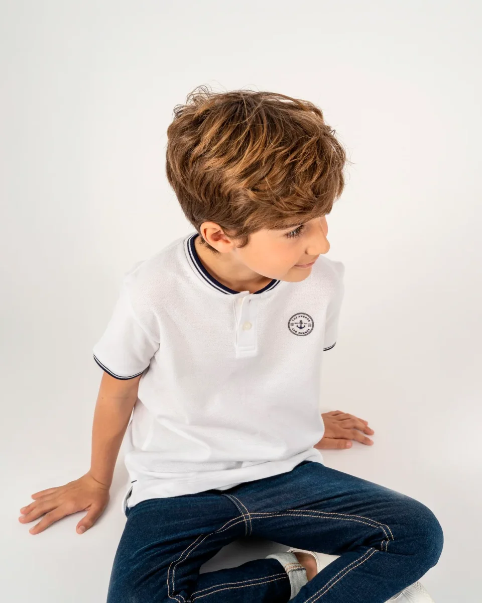 Polo niño blanco cuello mao - Imagen 5